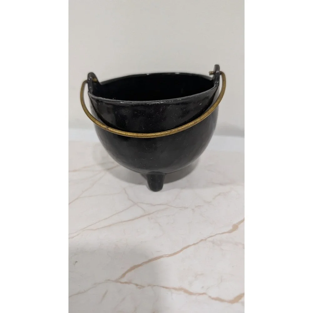 Vintage Cast Iron Cauldron 4